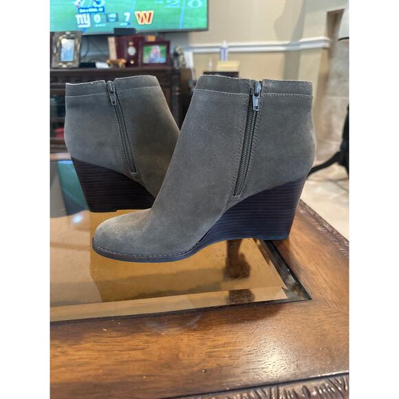 Women’s Lucky Brand Yimina Tan Suede Wedge Bootie.  Size 9 - Picture 2 of 5